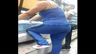 La nalgona vendedora de los mubles